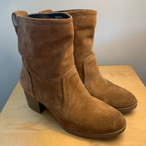 White Mountain brown chest nut suede boots women’s